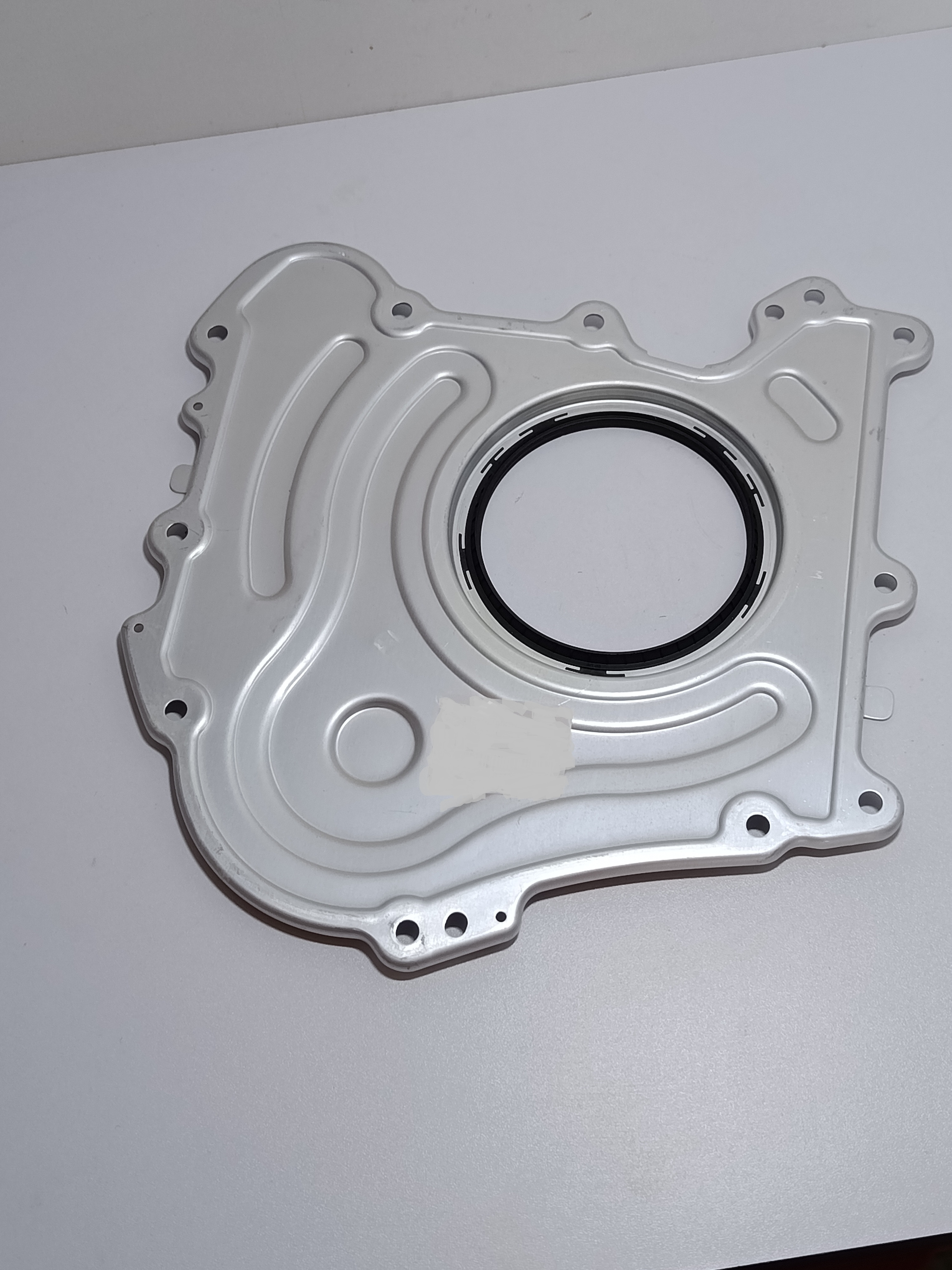 Orqa salnik Tracker 2 (Uzb)