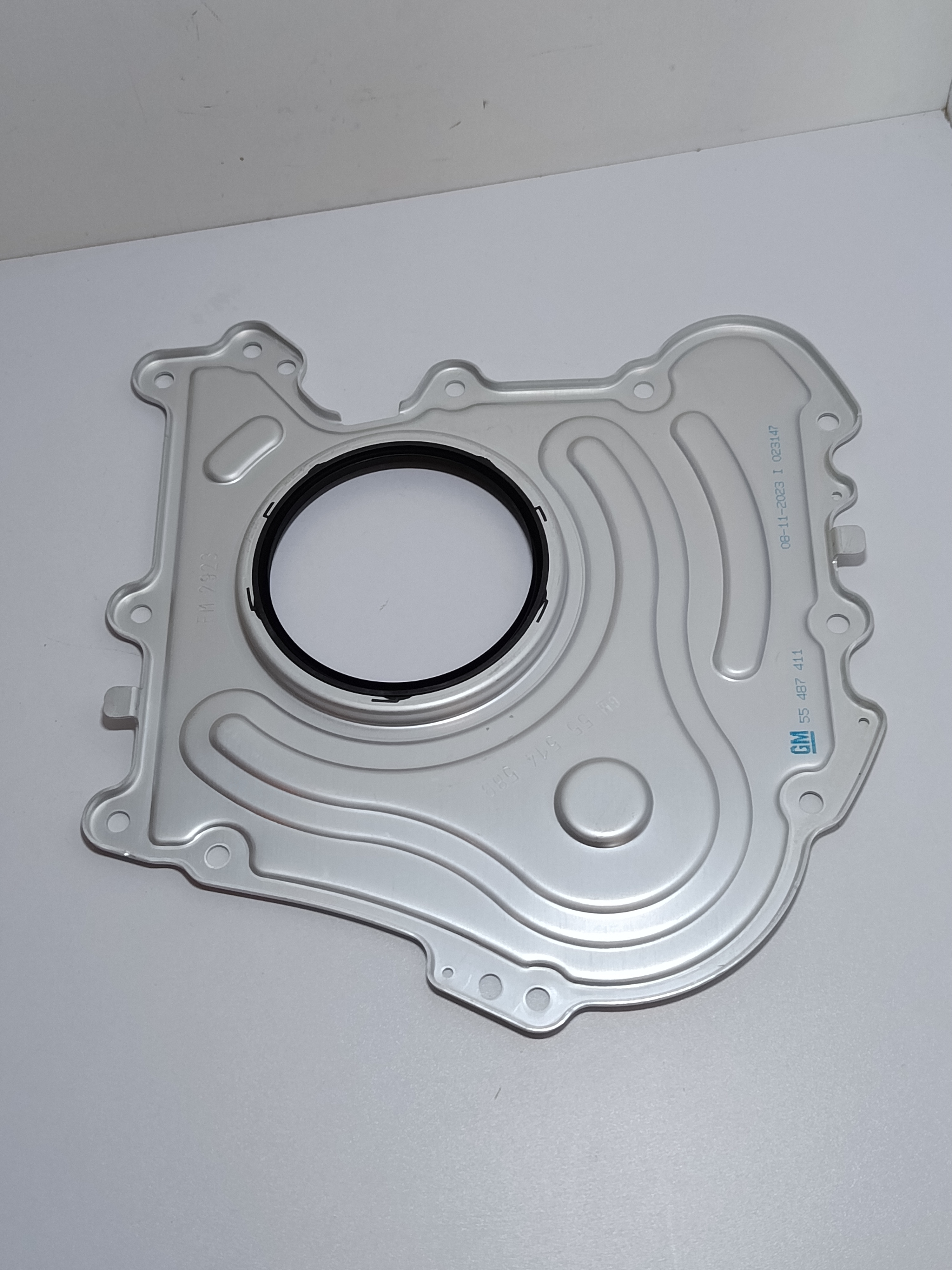 Orqa salnik Tracker 2 (Uzb)