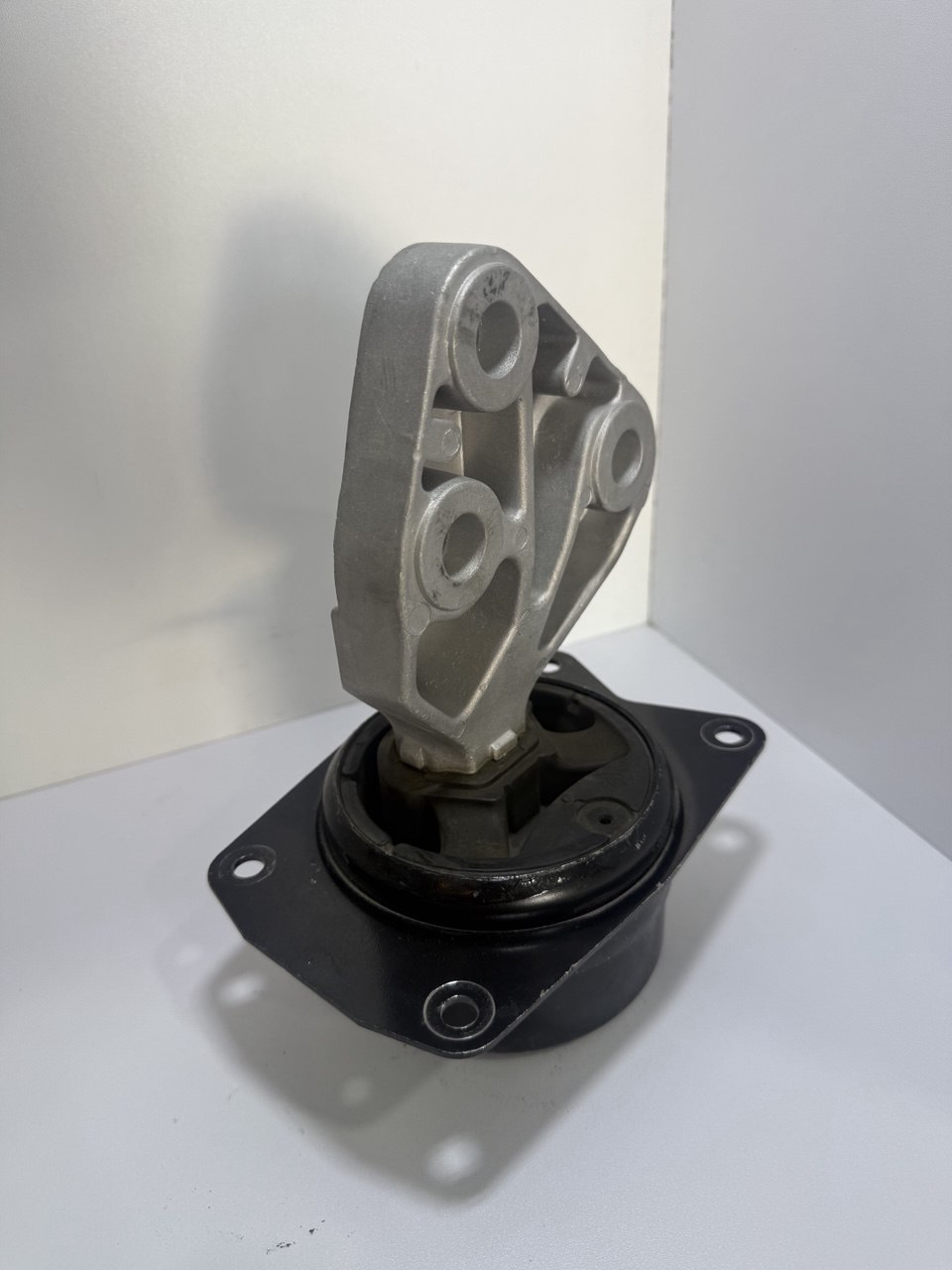 Podushka korobka LH AT Malibu 1