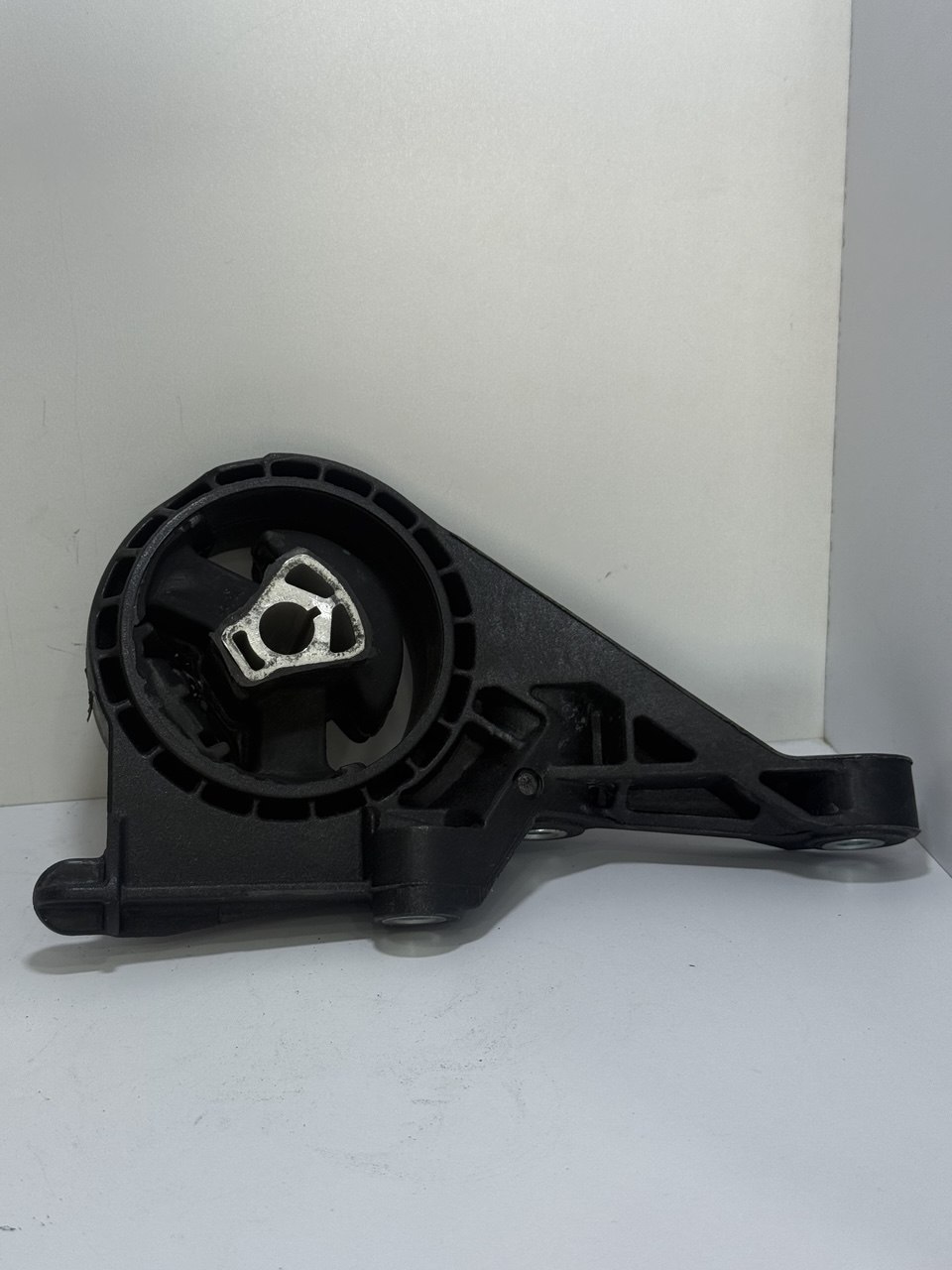 Podushka motor LH MT Malibu 1