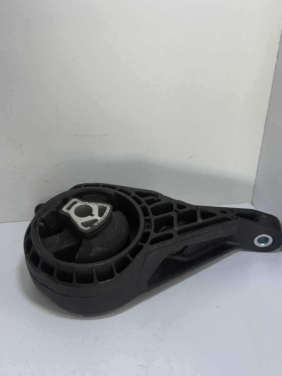 Podushka motor LH MT Malibu 1