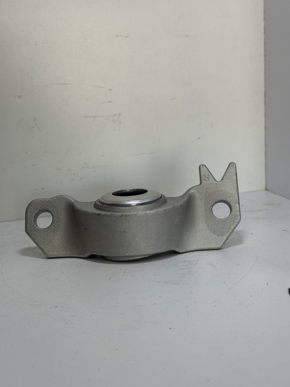 Chashka orqa amortizator Malibu 1